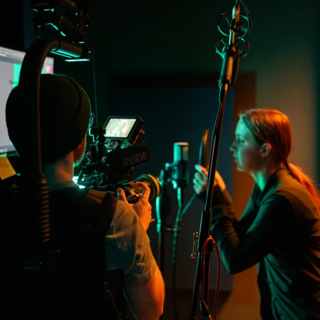 Das Team von Holy Moly Films bei einer Filmproduktion in Salzburg am Set von Fütter Mich für Instant36.