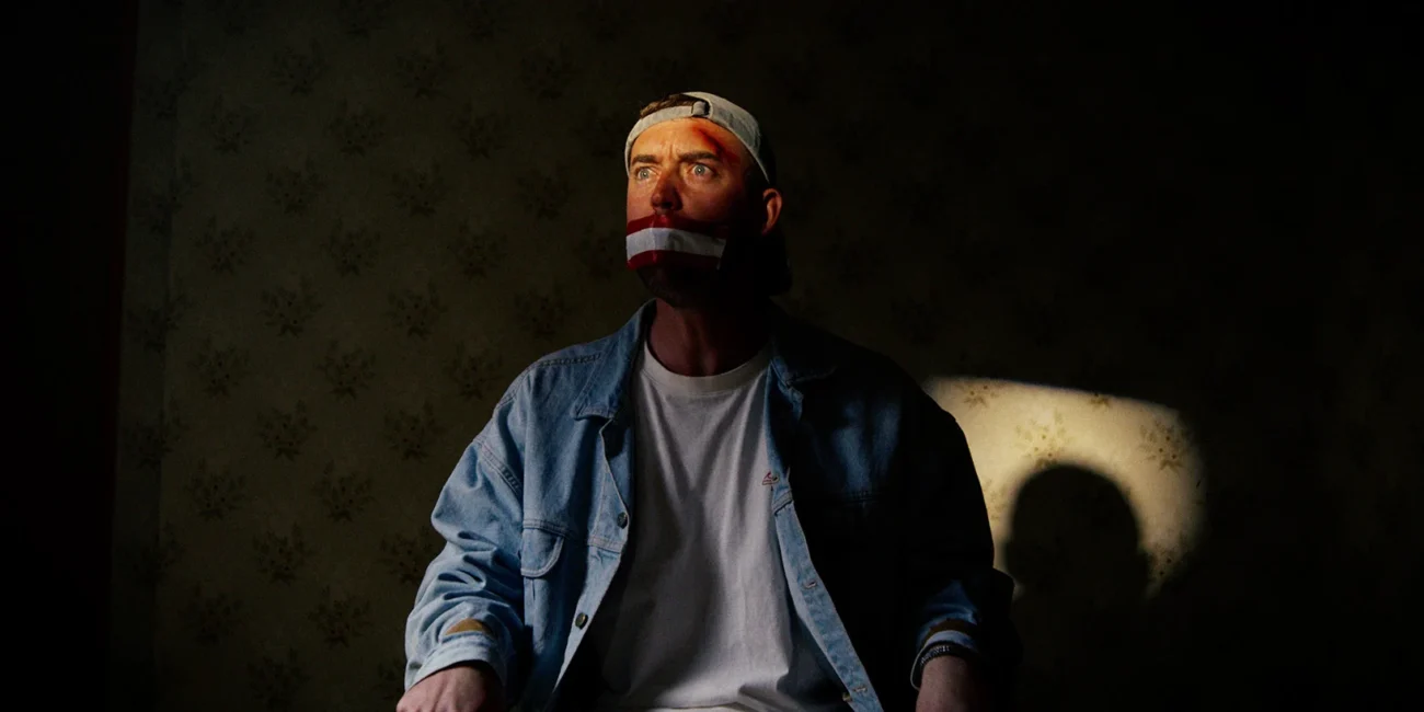 Cinematic movie still of the Austrian Kiwi in a dark cellar, showcasing low-light cinematography and video production by Salzburg-based Holy Moly films.