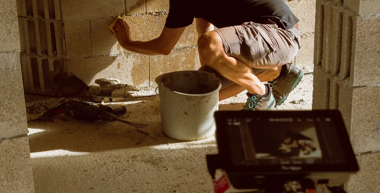Behind-the-scenes view of a Holy Moly Films camera operator on an Austrian Kiwi film set.